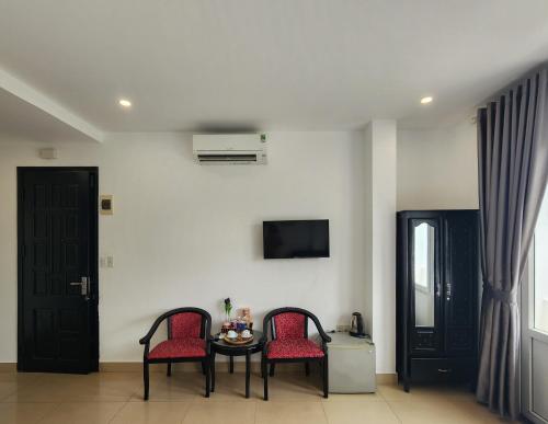 Deluxe Double Room with Balcony image 3