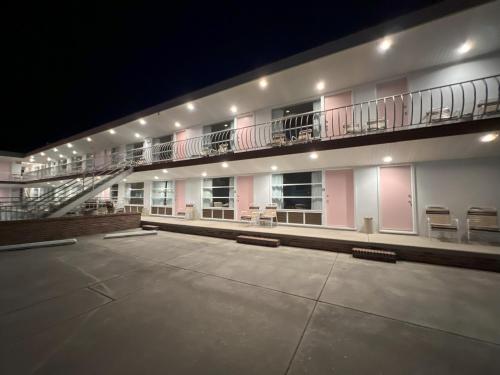 Ivanhoe Motel - image 13
