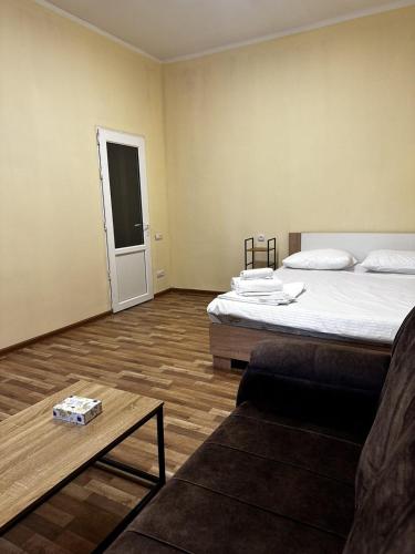 Avchieva's apt on 24 Saryan Street