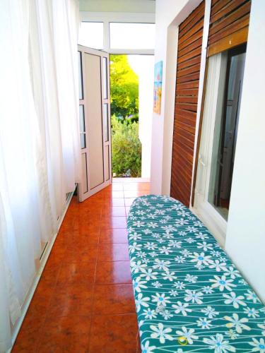 Pomalo Retreat, Your Calm Escape Near the City, Sunlit Terrace, Space & Comfort and Free Parking Spot, Split (Foto 4)