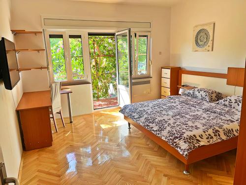 Pomalo Retreat, Your Calm Escape Near the City, Sunlit Terrace, Space & Comfort and Free Parking Spot, Split (Foto 7)