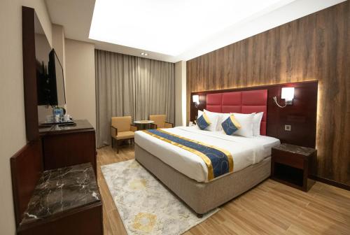Standard Double Room image 2