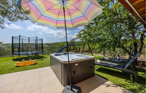Hotelli välisilme, Three-Bedroom Holiday Home In Katuni in Katuni