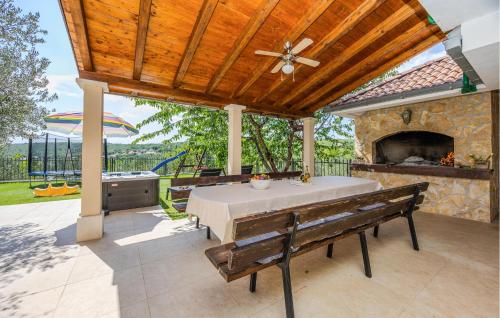 Kümblustünn, Three-Bedroom Holiday Home In Katuni in Katuni