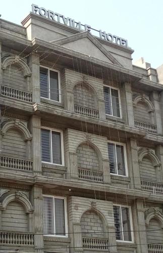 Ngoại cảnh khách sạn, Fortville Hotel in Lahore