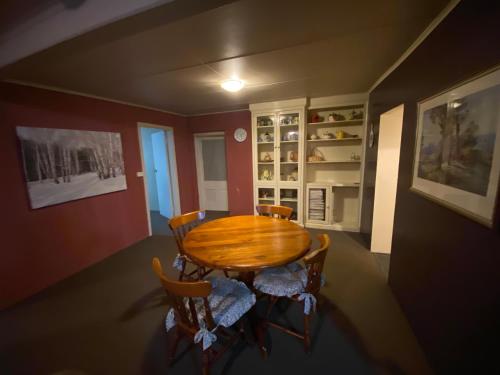 Ellstanmor Guesthouse Cooma = 엘스탄모어 게스트하우스 쿠마