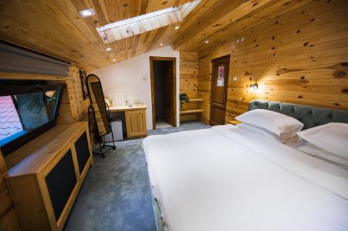 Book the Deluxe Double Room Deluxe Double Room