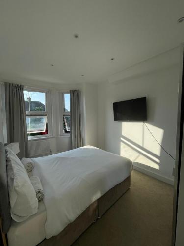 Modern Double Bedroom with Marble private bathroom 5