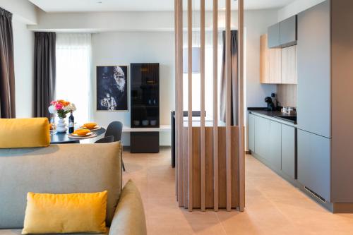 Mercury Tower Superb 1BR w/Rooftop Pool by ArcoCollection 2