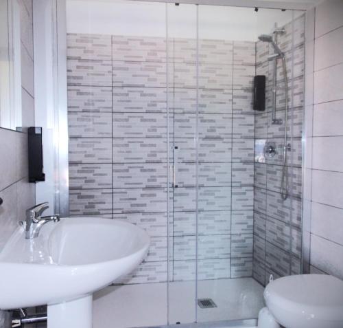 Shower, Central Palace in Reggio Calabria