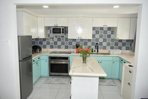 Irie Vibes by the beach Irie Vibes by the beach