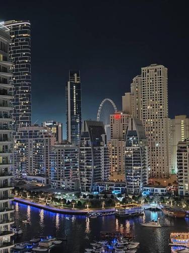 Large 1BR with Great View, Dubai