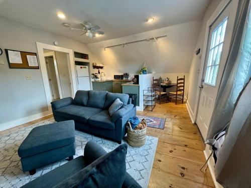 cozy apartment, close to US-91, walkable to town in 費爾利 (VT)