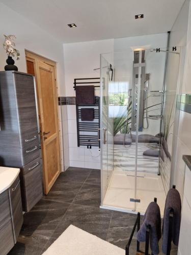 淋浴間, Ferienhaus Diemeltal in 利伯瑙