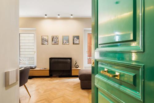 Spanish Steps Modern Gem - image 10
