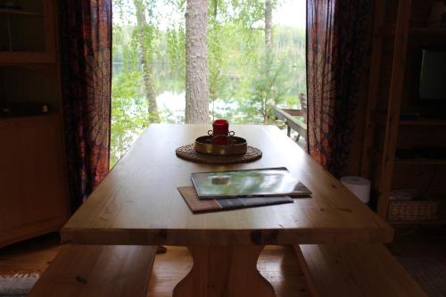 Cozy Cabin by the Lake in Tenhola