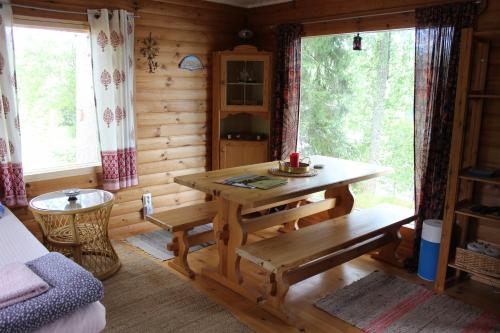 Cozy Cabin by the Lake in Tenhola