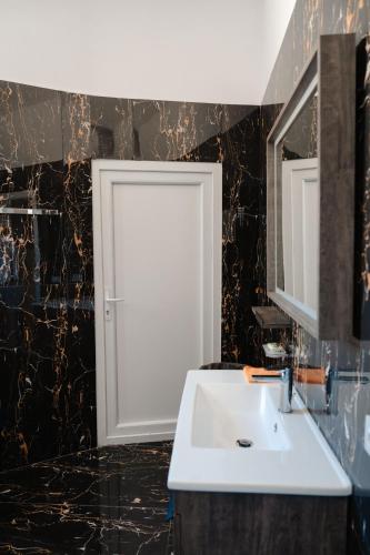 Luxury Apartment in Durres - image 3