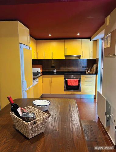 Konyha, Apartamentos dúplex en Casa Rural Fundanal en Hoz de Jaca (Apartamentos duplex en Casa Rural Fundanal en Hoz de Jaca) in Bubal