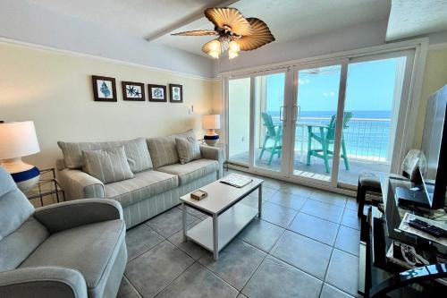 Castaways 9C Condo near Pink Pony Pub