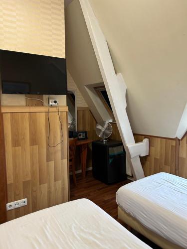 Hotel Isis - image 4