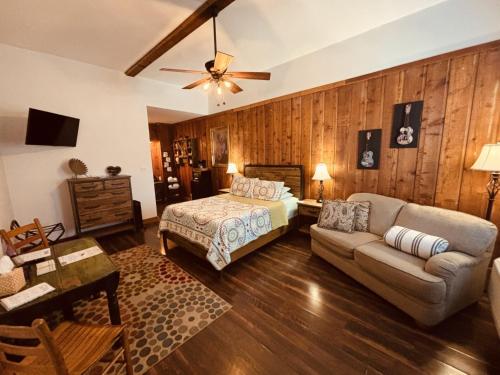 The Iris Garden Downtown Cottages and Suites