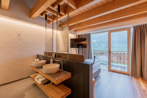Alpen Village Hotel - image 7