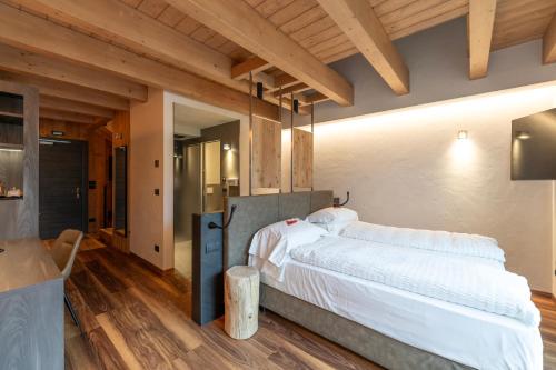 Alpen Village Hotel - image 14