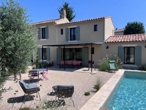 ทัศนียภาพภายนอกโรงแรม, Le Mazet d'Ernestine - Piscine et Cheminée (Le Mazet d'Ernestine - Piscine et Cheminee) in ฟองวิเย่