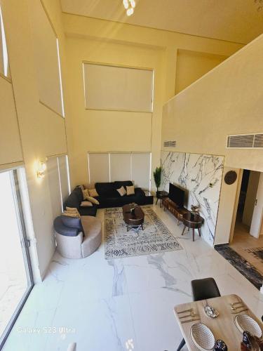 B36 Loft Apartment Samarah Resort in Sowayma