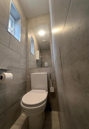 Cosy Self contained Studio flat, London (photo 6)
