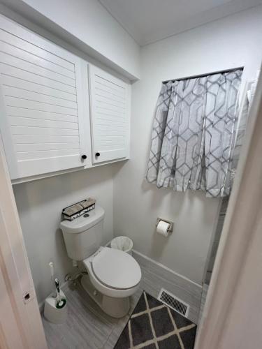 Cozy private suite 5 min from Saint Francis Hospital and Woodland Hills Mall in Tulsa, USA