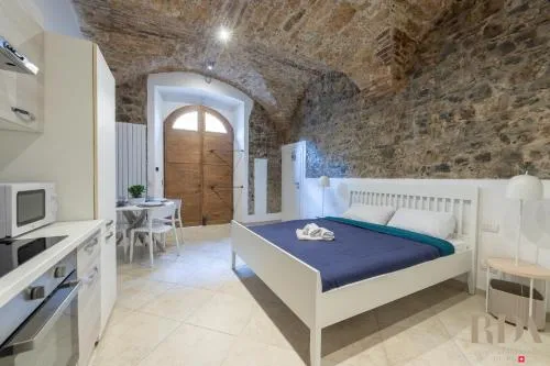 La Grotta 250m dal lago RDA Lux AP in Mendrisio, Schweiz