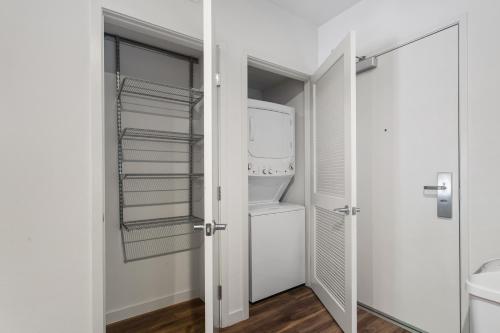 Luxury 2 bedroom at the heart of Melrose Boulevard in Los Angeles, USA