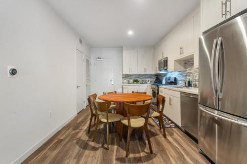 Luxury 2 bedroom at the heart of Melrose Boulevard in Los Angeles, USA