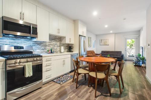 Luxury 2 bedroom at the heart of Melrose Boulevard in Los Angeles, USA