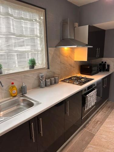 Heathrow Airport 5 Bedroom Home gîte à louer Cranford