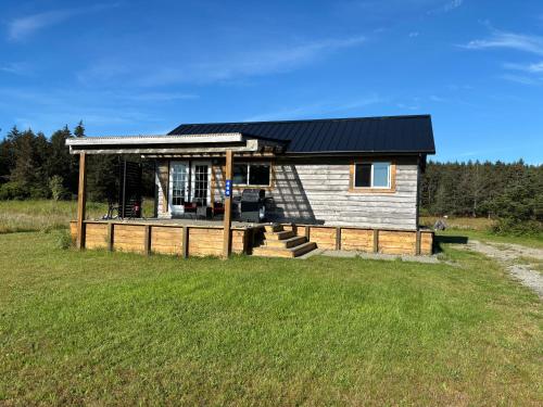 Sunrise Cabin secluded beach front accommodation in Sandspit (BC)