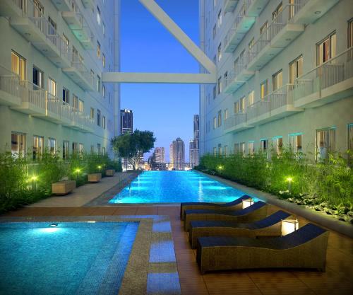 Ocean theme Navy Blue Deluxe Suite with PS4 and Balcony overlooking Manila Bay and Manila Zoo plus near Manila Yacht Club and Star City 2