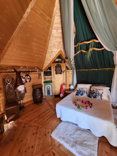 La Chaumière magique des Elfes et ses énigmes chambre d'hôte Servas
