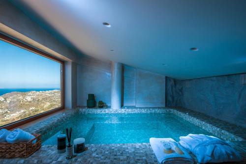 Villa Helios - Elevate your Senses - Tap to explore photos