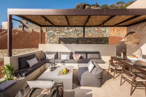 Villa Helios - Elevate your Senses - Tap to explore photos
