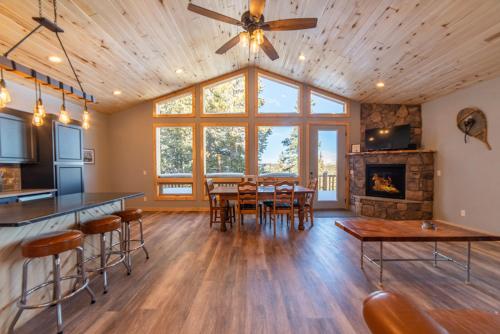 Beautiful New Construction Home with Great Views and Pool Table - Silverheels Chalet in Fairplay, USA