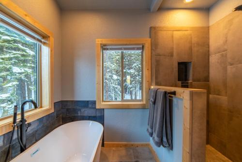 Beautiful New Construction Home with Great Views and Pool Table - Silverheels Chalet Beautiful New Construction Home with Great Views and Pool Table - Silverheels Chalet