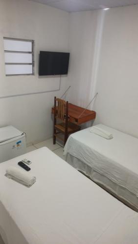 2 twin beds