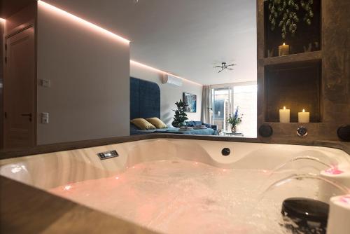 Suite-Elegance privé sauna & jacuzzi, The Hague