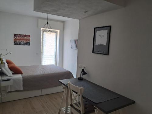 One-Bedroom Apartment image 5