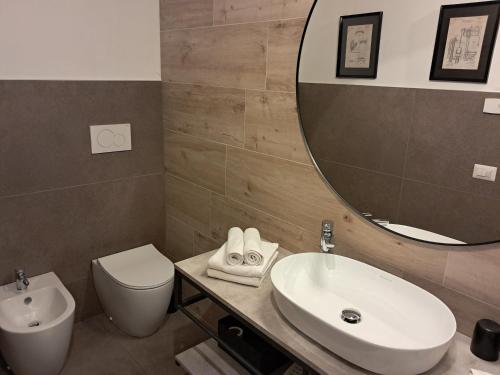 One-Bedroom Apartment image 4