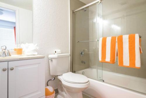 1Bedroom Collins 2 Blocks to Ocean with Free Street Parking in Miami Beach, USA