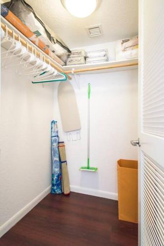1Bedroom Collins 2 Blocks to Ocean with Free Street Parking in Miami Beach, USA